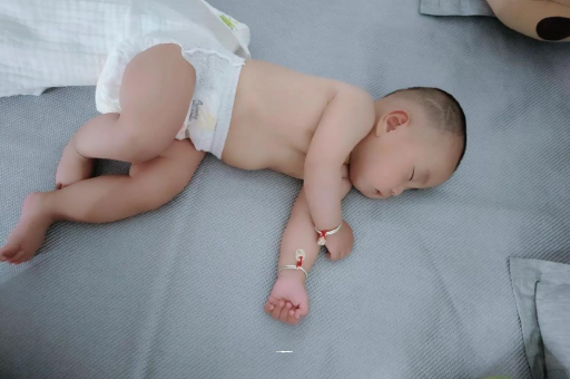 香河几个月宝宝会抬头